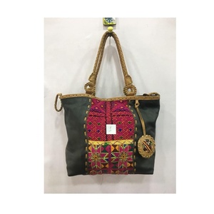 Sac à bandoulière en cuir PU pour femmes, sac à franges pour dames - Product Image 4