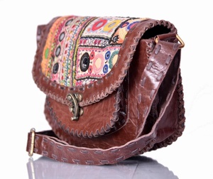 Vintage bordado Patchwork hecho a mano indio Banjara Sling hecho a mano bolso de cuero genuino hecho a mano bolsos hechos a mano monederos carteras - Product Image 2