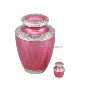 Urnas de cremación para adultos de latón con pintura de esmalte rosa de alta calidad y alta calidad con hermosa banda de grabado. - Product Image 1