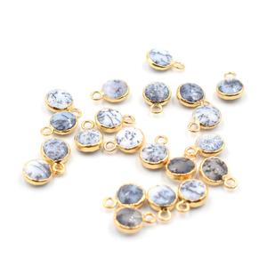 Pendentif en opale dendritique 8-10 mm, forme ronde en laiton plaqué or avec attache pour la création de bijoux - Product Image 2