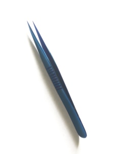 Pince à cils droite Plasma Blue, idéale pour la séparation des cils, pince à extensions de cils durable avec logo - Product Image 6