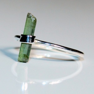 Piedra preciosa de turmalina verde cruda Natural, regalo de adolescente de Plata de Ley 925, anillo de turmalina verde cruda para entrega mundial - Product Image 2