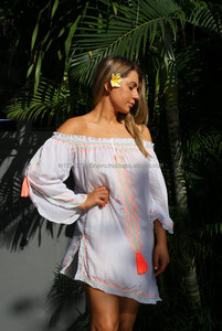 ชุดมินิเดรสแฟชั่นผู้หญิง แขนปักลายฉลุ ปลายแขนผ่าแต่งพู่ สไตล์ดีไซเนอร์ ตะวันตก เหมาะสำหรับใส่คลุมชุดไปทะเลช่วงฤดูร้อน - Product Image 2