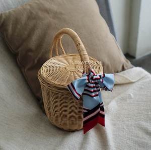 Sac à main artisanal en rotin et bambou du Vietnam avec fermeture ouverte Lady Style décoré avec des écharpes - Product Image 6