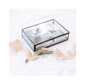 Boîte à photos en verre 5x7 avec des accents en laiton pour l'affichage de bijoux - Product Image 4