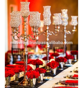 Candélabre en métal doré décoré avec tasse Hurricanes en cristal pour les centres de table de décoration d'événement de mariage - Product Image 2