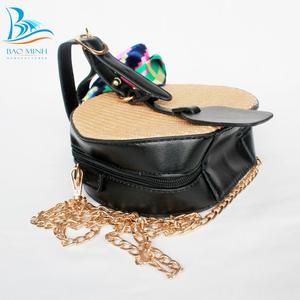 Rattan-Handtasche mit rundem Muster im natürlichen Stil und PU-Verzierungen Knopf verschluss Griff Quaste Bogen dekoration Baumwoll futter - Product Image 4