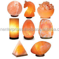 Lampe artisanale au sel de l'Himalaya de style Feng Shui Taureau Design animal sculpté sur socle en bois avec cordon métallique-Sian Enterprises - Product Image 4