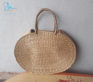 Sac de mode en paille naturelle fait à la main, jonc de mer ovale avec décoration à pompon, fermeture ouverte à deux poignées directe du Vietnam - Product Image 4