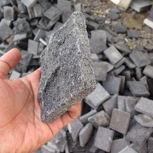 Carreaux d'extérieur en pierre naturelle Bali Hitam Pedra Hitam Bruta pour piscines - Product Image 2