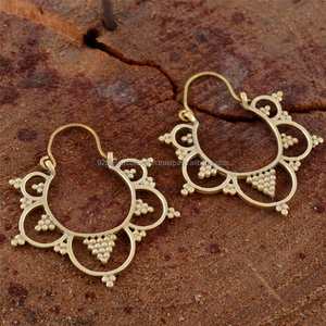 ทองเหลืองเสร็จสิ้นการออกแบบวินเทจผู้หญิงห่วงชนเผ่าต่างหูทองเหลือง - Product Image 1