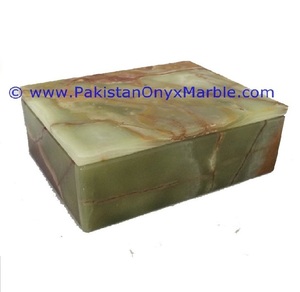 Petite boîte sculptée en onyx/jade/marbre - Product Image 2