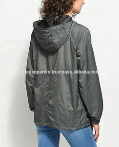 แจ็กเก็ตกันลมผ้าไนลอน Anorak,เสื้อโค้ทไนลอนบุสีดำน้ำหนักเบา - Product Image 2