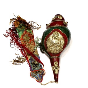 เปลือกหอยเป่าลมแกะสลักด้วยมือ สำหรับศาสนาฮินดู บูร์ดูม ทิเบต ชังก้า ของขลังทางศาสนา ขัดเงา ผลิตจากวัสดุธรรมชาติจากอินเดีย รูดรา - Product Image 3