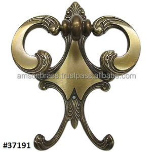 Crochet en laiton Vintage porte murale crochet décoratif en métal de haute qualité crochet mural en laiton fait à la main - Product Image 1