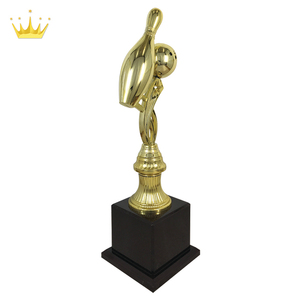 Trophée d'assemblage de bowling en plastique ABS Modèle de souvenir de sport Artisanat en plastique économique - Product Image 2