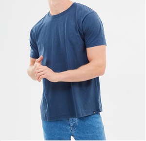 T-shirt pour homme en jersey de coton biologique 100% respirant, col rond, manches courtes, teinture écologique, fabrication au Bangladesh - Product Image 2