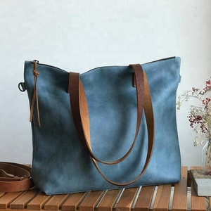 Grand sac fourre-tout en cuir Markhor bleu avec fermeture éclair et doublure intérieure Sac minimaliste fait à la main pour femme facile à transporter AV-0009 - Product Image 1