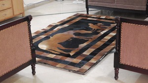 Alfombra de Cuero Vacuno con Diseño de Patchwork - Product Image 5