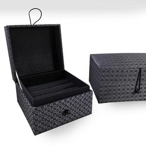 กล่องใส่เครื่องประดับผ้าไหมลายโบรเคดสีเทาสุดหรู ขายส่งขายดีที่สุดของไทย - Product Image 1