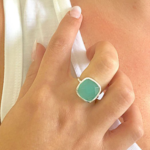 Bague artisanale pour femme en argent fini, sertie de calcédoine aqua en forme coussin, style vintage et tendance, pour fiançailles - Product Image 1