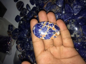 रॉयल ब्लू प्राकृतिक सोडालाइट क्रिस्टल 20 मिमी ढीली रत्न बनाने के लिए गहने बनाने के लिए 20 मिमी ढीली रत्न - Product Image 2
