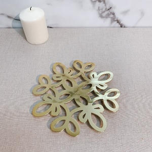 [Holar] Trivet décoratif en métal doré fabriqué à Taïwan pour la cuisine et la table à manger - Product Image 5