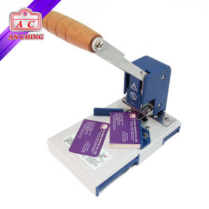 Perforateur de coins arrondis pour emplacements de cartes en plastique 6 en 1 - Product Image 1