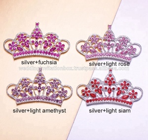 Broche en cristal personnalisé, couronne personnalisée pour faire-part de mariage - Product Image 3