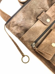 Sac à main fourre-tout en cuir de créateur d'inspiration vintage pour femmes, sac à main à usage quotidien, poignée solide, texture lisse, décoration de chaînes - Product Image 6