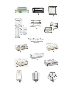 Joyero de vidrio y latón con marco de metal Solución de almacenamiento elegante y duradera - Product Image 1