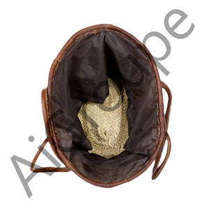 Cesta de mimbre hecha a mano de moda marroquí, mimbre con asas de cuero planas y detalles con lentejuelas plateadas - Product Image 4