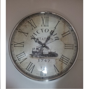 Horloge murale de style antique au design moderne - Product Image 1