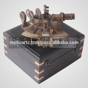 Sextant nautique en laiton avec boîte en bois Instruments de navigation Sextant nautique - Product Image 1