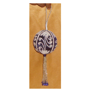 Boule de Noël en forme de boule, ornement suspendu fait à la main en Inde - Product Image 1