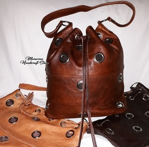 Bolso de Mano Marrón Vintage Marroquí para Mujer, Estilo Bohemio Clásico, Patrón Geométrico, Cubierta de Cuero Genuino, Ojales Decorativos de Latón - Product Image 1