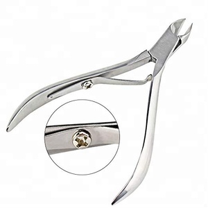 Pinza para cutículas con acabado opaco de acero inoxidable para salón de uñas con logotipo personalizado, curvada para dedos, calidad profesional, cantidad a granel - Product Image 3