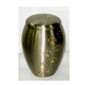 Urna Funeraria de Latón con Diseño de Huella de Pata Estilo Americano ZHE, Personalizable, Capacidad de 200/220 Pulgadas Cúbicas, Hecha en Uttar Pradesh - Product Image 2