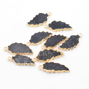 Colgante Druzy negro con forma de hoja de 23-25mm con fianza Chapado en oro de 14K y 18K Hecho de latón - Product Image 4