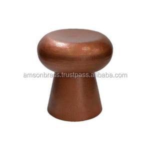 Mesa de centro de diseño en relieve Mesa auxiliar de aluminio de metal Forma redonda Acabado en bronce Muebles decorativos para sala de estar - Product Image 5