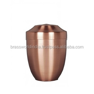 Suministros funerarios de la India, urna de cremación de latón dorado claro de Brassworld - Product Image 1