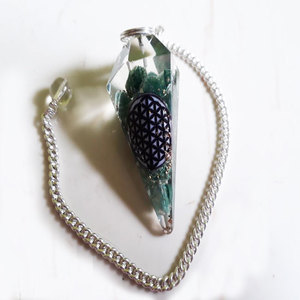 Aventurina verde Orgone Reiki Chakra Símbolo Péndulo Piedra preciosa Recuerdo con estilo Feng Shui DE LA India - Product Image 1