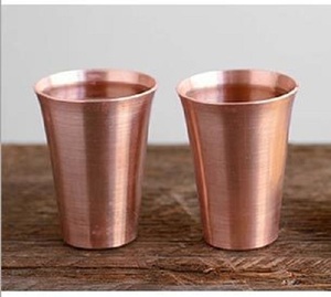 Gobelet en cuivre de haute qualité avec finition brillante Conception minimaliste écologique Utilisation de fête Tasses en métal sans danger pour les aliments - Product Image 3