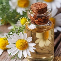 Huile Essentielle de Camomille Allemande Pure Certifiée GMP Distillée à la Vapeur Odeur Douce de Pomme OEM/ODM Disponible Fournie par le Népal