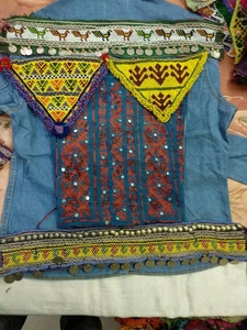 Chaqueta de Banjara Vintage Bohemia India para mujeres y hombres Prendas de abrigo de mezclilla para invierno por Guru Kirpa Export House Clothing - Product Image 3