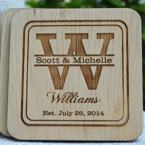 Posavasos de madera personalizados grabados a medida con nombres y fecha regalo perfecto para bodas o aniversarios - Product Image 1