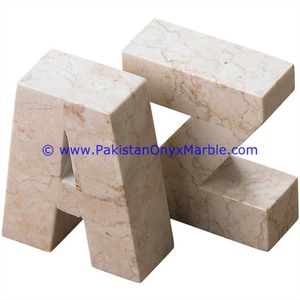 Letras de Mármol Talladas a Mano de la A a la Z en Color Natural, Producto con Forma de Sujetalibros - Product Image 6