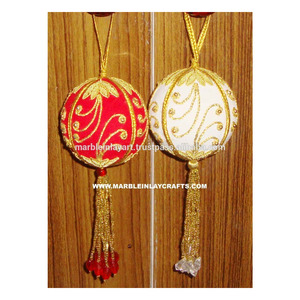 ลูกบอลประดับตกแต่งคริสต์มาสลายปักดิ้นซารี - Product Image 1