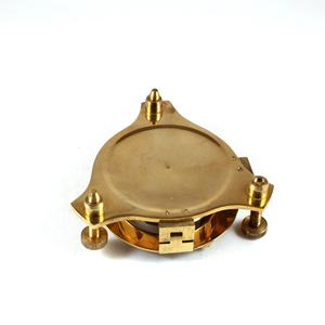 เข็มทิศทองเหลืองวินเทจแบบโบราณสำหรับชาวเรือเข็มทิศทรงไตรสครูว์ทำจากโลหะอัลลอยด์ทำด้วยมือเป็นของขวัญแปลกใหม่แนวยุโรป - Product Image 5