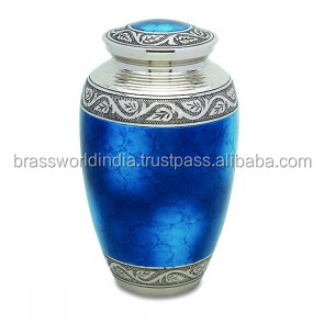 Juego de Tres Urnas de Cremación para Adultos, Estilo Americano, de Latón, Modelo FU-223, de Brassworld India, para Funerales - Product Image 2